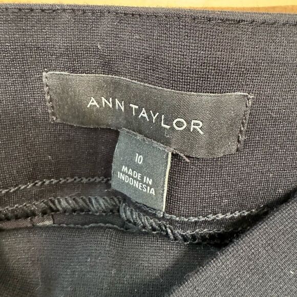 SALE! Black Ann Taylor Skinny Cropped Pull-On Pants Size 10 EUC - Picture 5 of 5